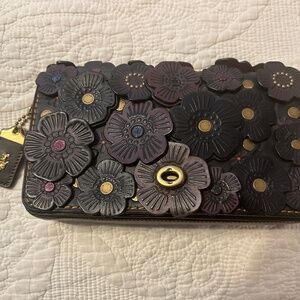 Coach 1941 Dinky with tea rose.